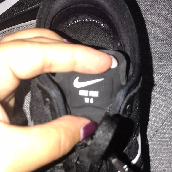 Nike free tennis shoes - Picture 3 of 3